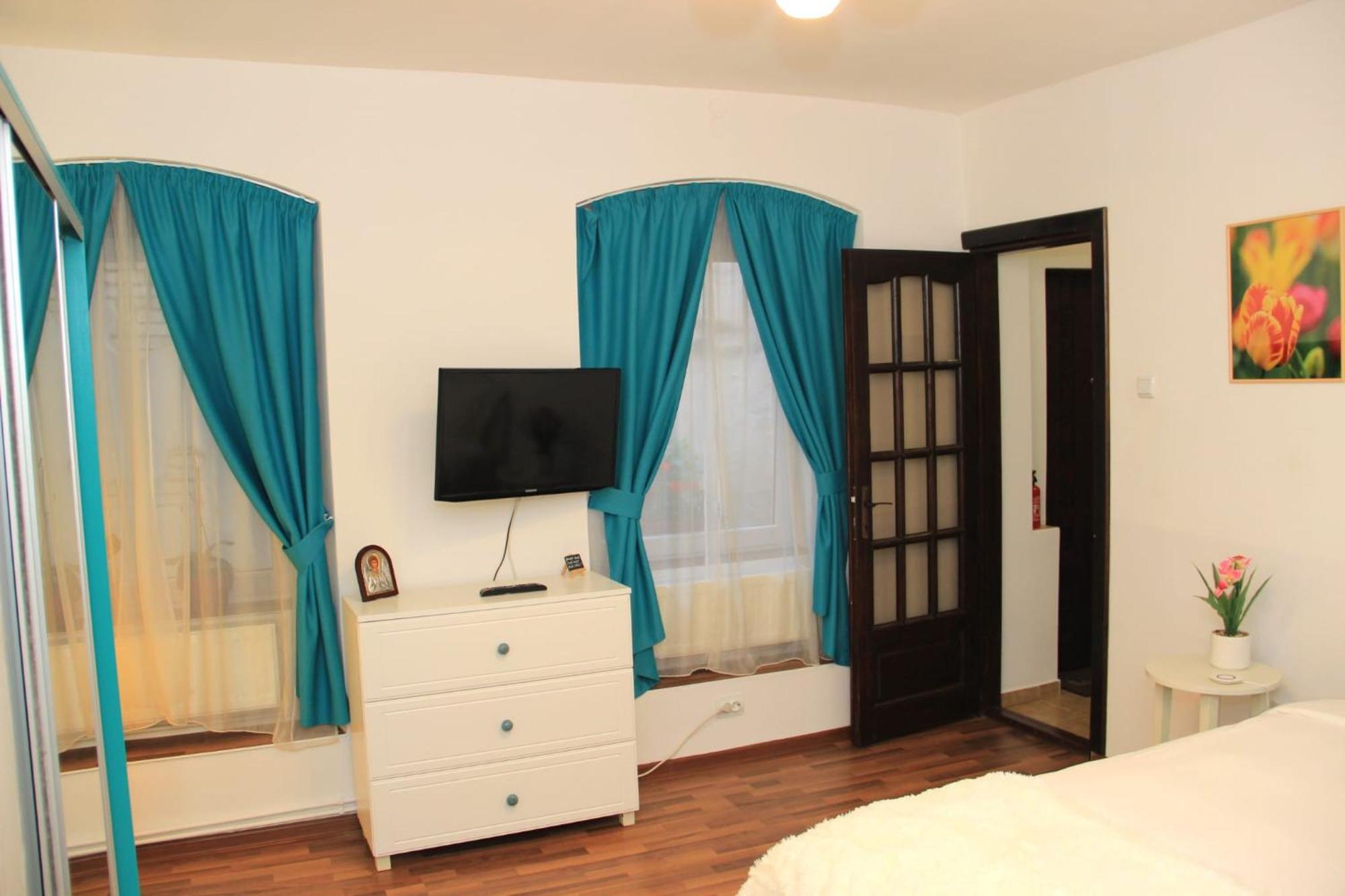 John Residence Apartment Brasov With Parking Option Exterior photo