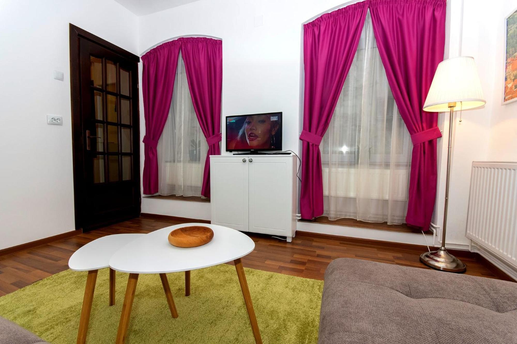 John Residence Apartment Brasov With Parking Option Exterior photo