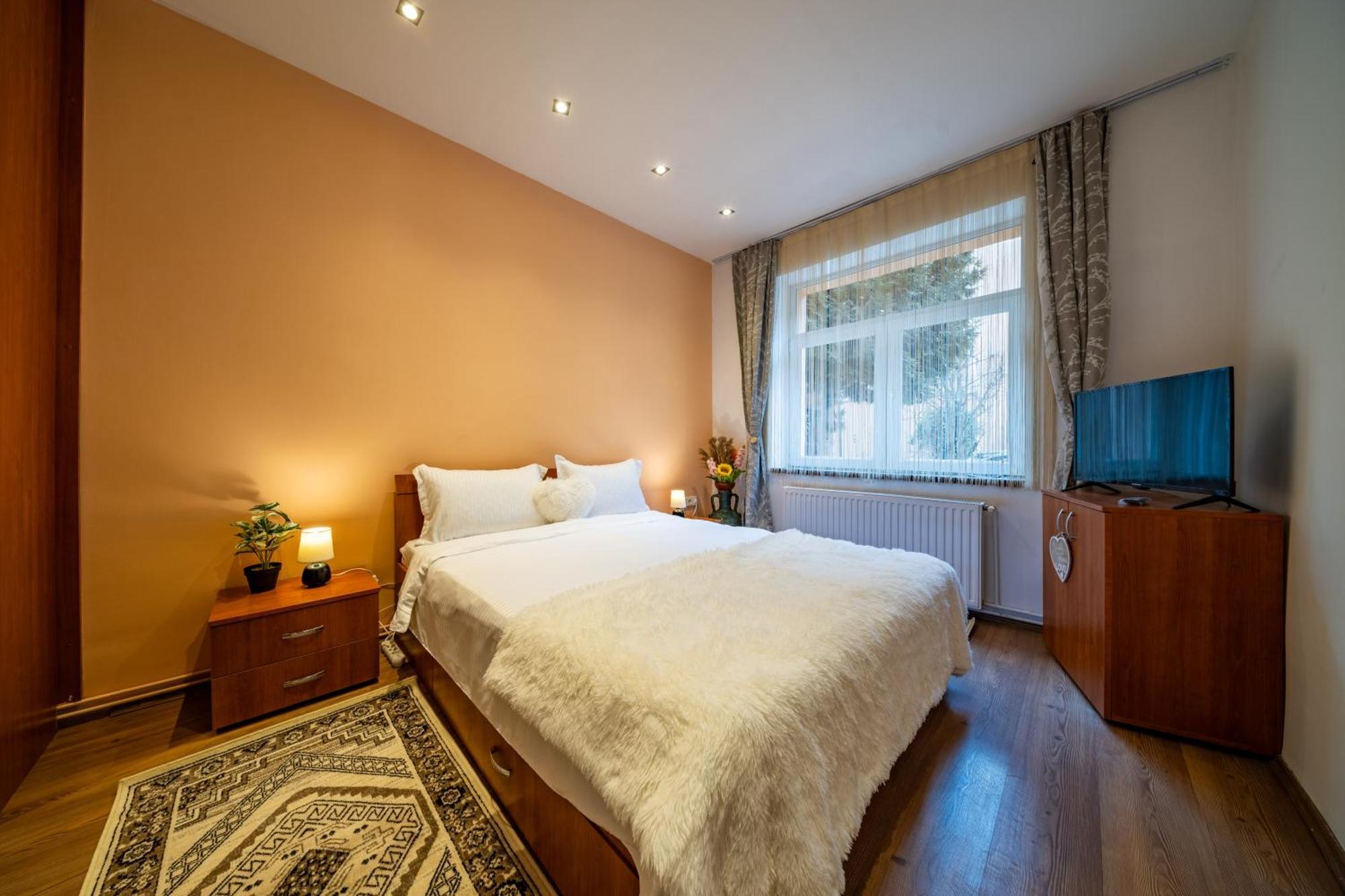 John Residence Apartment Brasov With Parking Option Exterior photo
