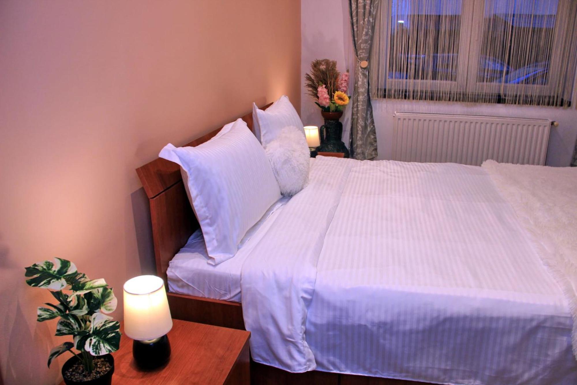 John Residence Apartment Brasov With Parking Option Exterior photo