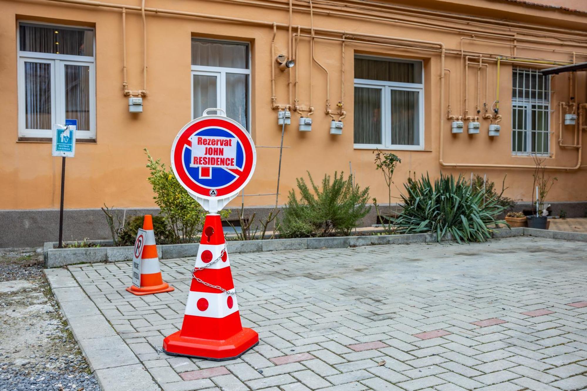John Residence Apartment Brasov With Parking Option Exterior photo